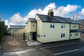 Lynwood Cottage, Leighton Road, Dunstable LU6 2ET