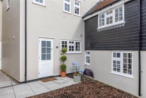 Flat 3, 26 28 The Compasses, London Street, Chertsey KT16 8AA