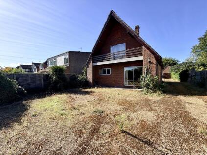 Flackwell Heath - Overlooking the Golf Course
