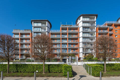 Holland Gardens, Brentford, TW8