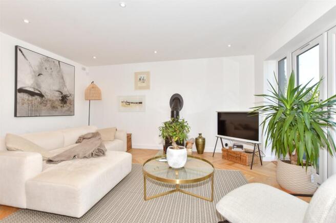 Lounge/ Kitchen