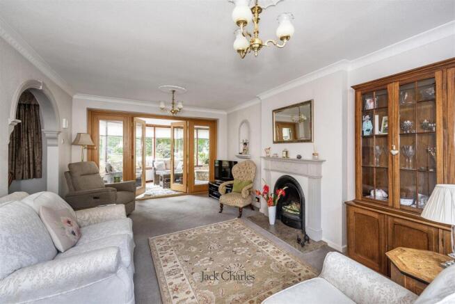 125 Higham Lane, TN10 4BX 004.jpg