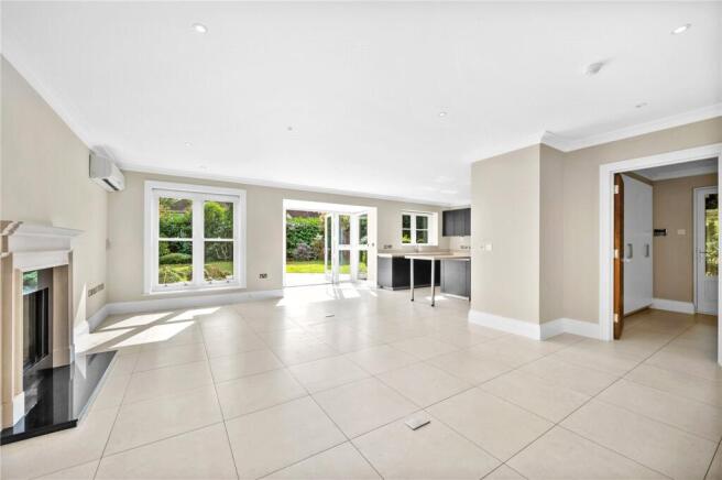 Kitchen/Family Rm