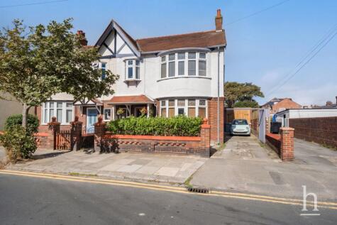 Salisbury Avenue, West Kirby, CH48
