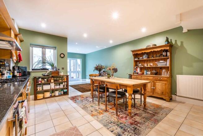 Family Kitchen / Dining Rroom