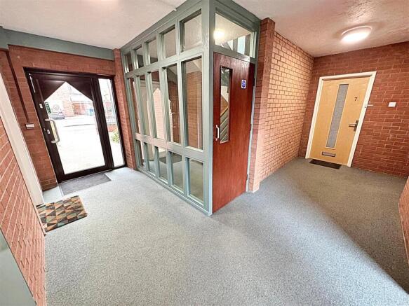 COMMUNAL ENTRANCE