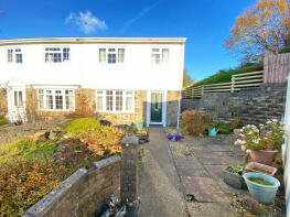 25, Springfield, Maesycwmmer CF82 7QP
