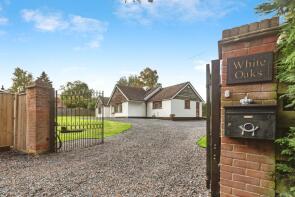White Oaks, Little Knowl Hill, Thatcham RG19 8BL