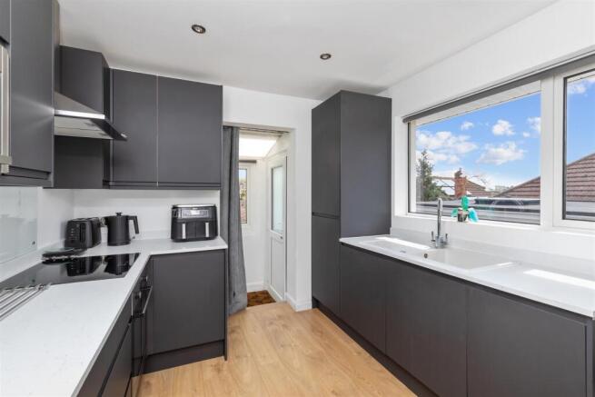 Oakdene Crescent-3.jpg