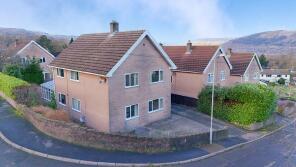 8, Derwen Deg Close, Abergavenny NP7 9RJ