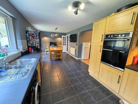 Kitchen to diner