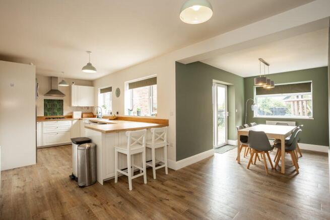 Final-28 - 4 bedroom detached (house) at Woolsto