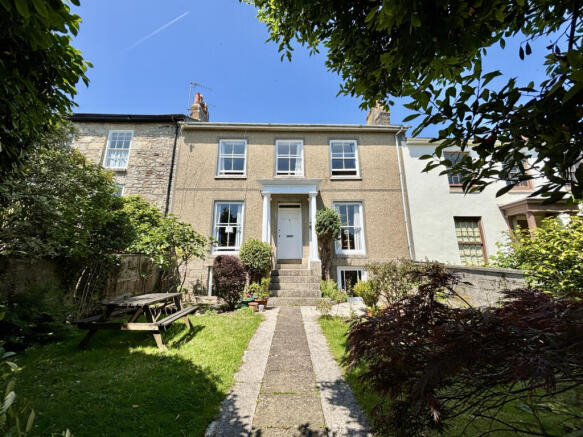 6 Bedroom Mid Terrace House for Sale