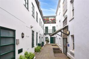 3, 4a Wessex Court, Upper High Street, Winchester SO23 8UT
