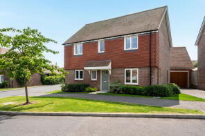 32, Chestnut Drive, Pulborough RH20 3QX