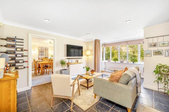 Lounge/Dining