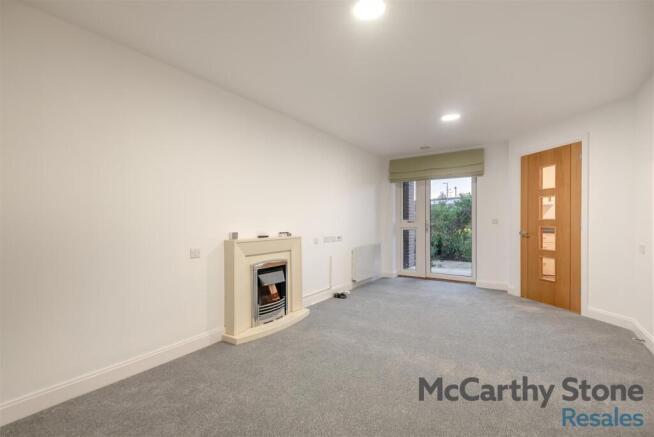 8669239-interior10.jpg