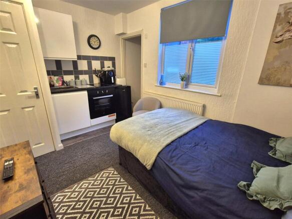 Bedroom/Kitchen Area
