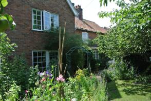 1, School Cottages, Bungay Road, Beccles NR34 8HA