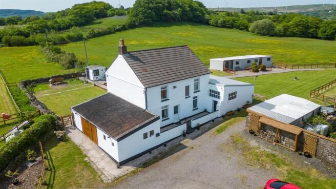 3 bed detached house for sale Caer Ysgol Farm, To