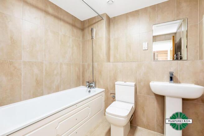 New Build Flat in popular all new 'Shannon Centre'