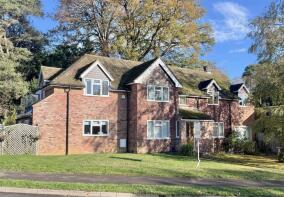 60, Conifer Crest, Newbury RG14 6RR