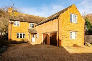 5 Paddock View, Watling Street West, Towcester NN12 8LD
