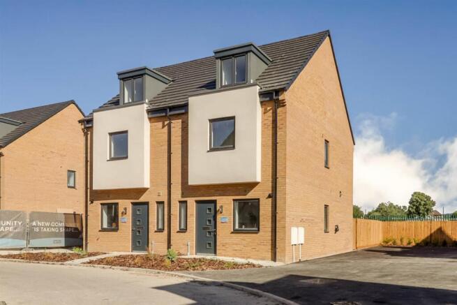 4-bed-house-Rowanfield23.jpg