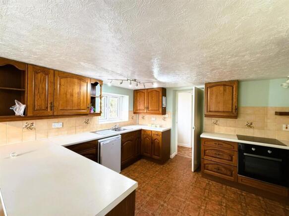 OPEN PLAN KITCHEN/LIVING SPACE