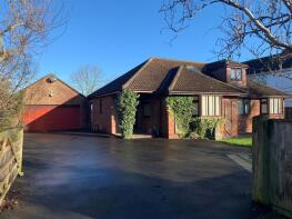 Southover, Station Road, Brent Knoll, Highbridge TA9 4BH