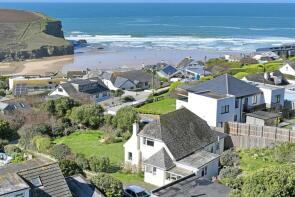 Helvellyn, Tredragon Road, Mawgan Porth, Newquay TR8 4DJ