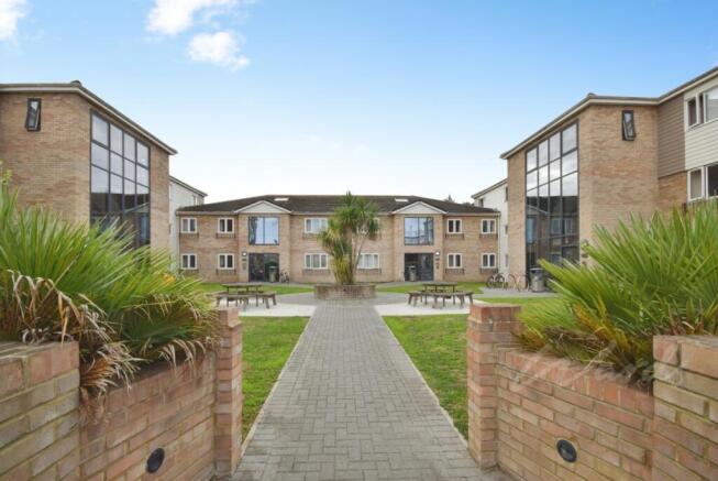 queens court front