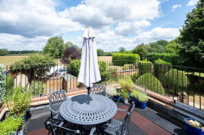 Flat 6, Ranmore Place, Ranmore Common, Dorking RH5 6SX