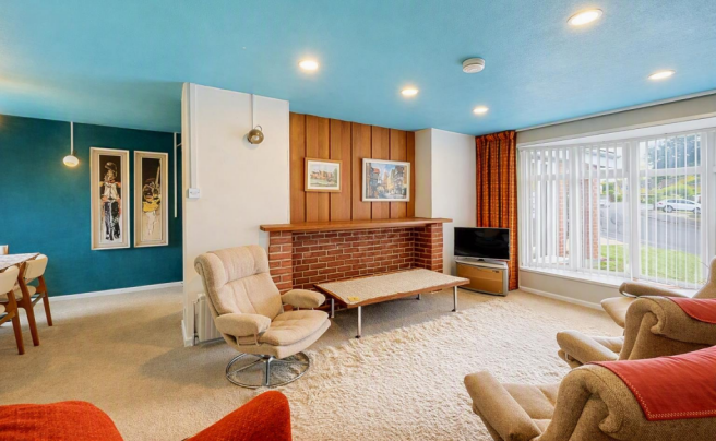 Lounge/Dining Room