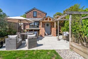 2, Canal Cottage, Old Warwick Road, Solihull B94 6BA