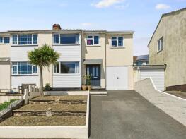 8, Margaret Gardens, Wadebridge PL27 6BA