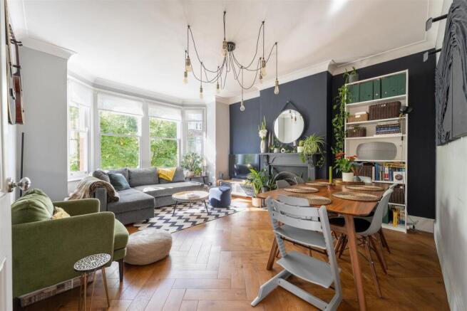 Churchfields, E18