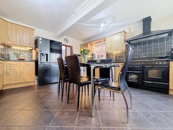 Kitchen diner 2