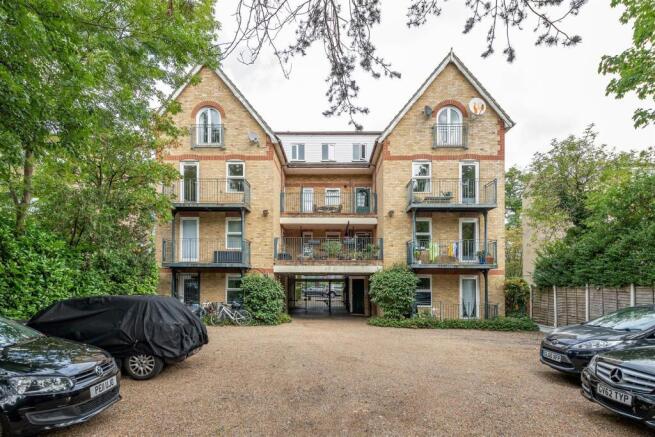 Churchfields, E18