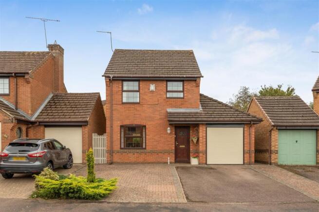 6 Maple Close, Towcester (2).jpg