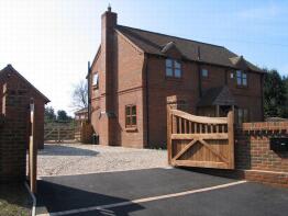 Mistletoe Cottage, Christchurch Road, Lymington SO41 0LA