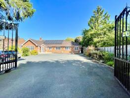 Karnten Lodge, Hamlet Hill, Roydon, Harlow CM19 5JU