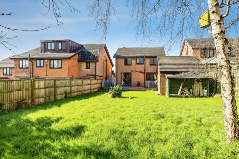 Redwood Drive, Woodland Glade, Bradley, Huddersfield, West Yorkshire, HD2