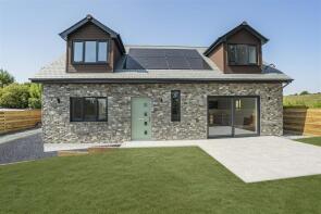 Greenfields, Tregaswith Road, Tregaswith, Newquay TR8 4HZ