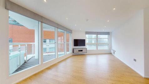 Blackwall Way, London, E14