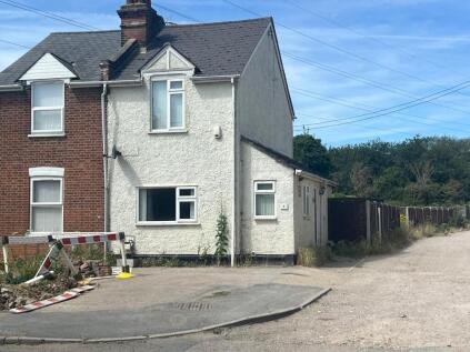 Station Road, CO16