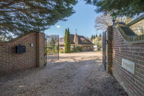 Foxwell, Hunts Hill Road, Guildford GU3 2AH