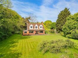 Oakmead, Gardiners Lane North, Crays Hill, Billericay CM11 2XE