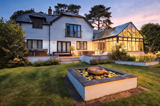 5 Bedroom Detached Home With Annexe.