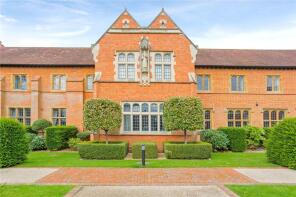 22, Abbey Gardens, Woolhampton, Reading RG7 5TZ
